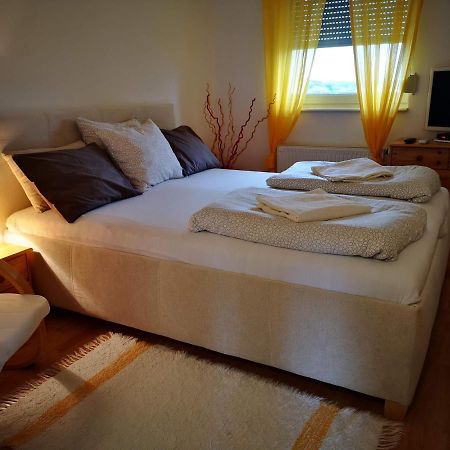 Meszaros Apartman บุค ภายนอก รูปภาพ