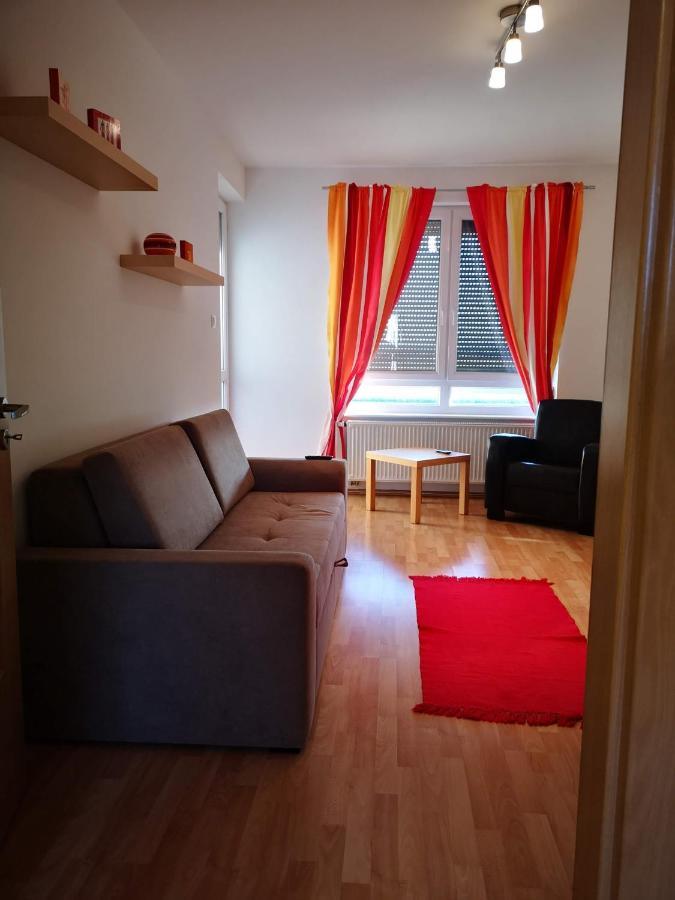 Meszaros Apartman บุค ภายนอก รูปภาพ