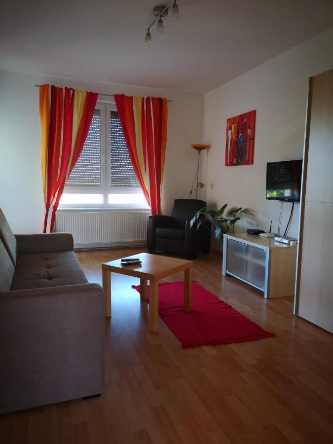 Meszaros Apartman บุค ภายนอก รูปภาพ