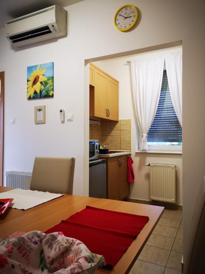 Meszaros Apartman บุค ภายนอก รูปภาพ